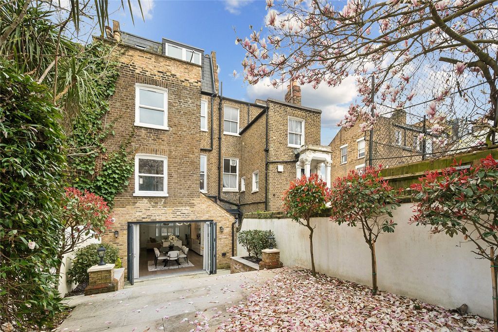 Property photo 2 of 22 Garden