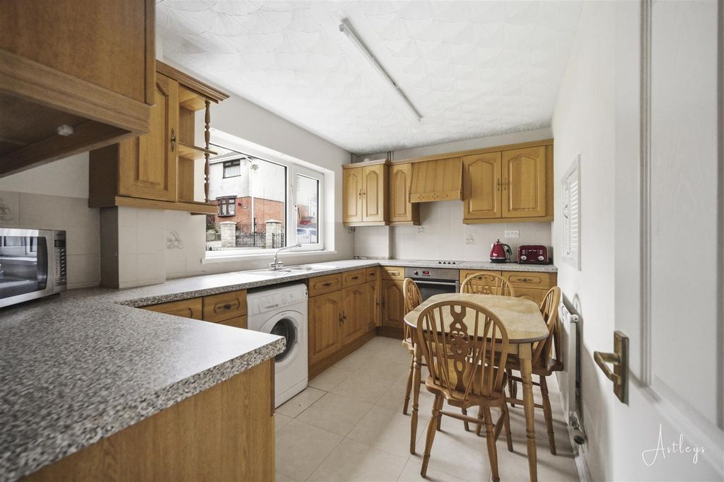 Property photo 3 of 15 Kitchen/Breakfast Room