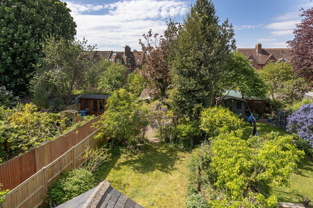 Property photo 2 of 19 Garden