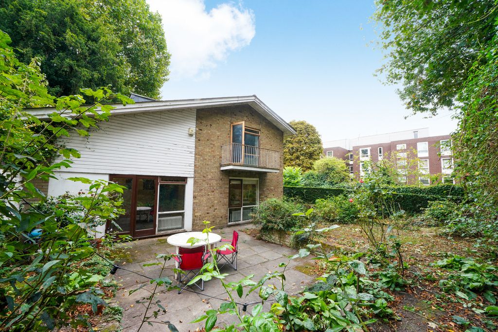 Property photo 2 of 24