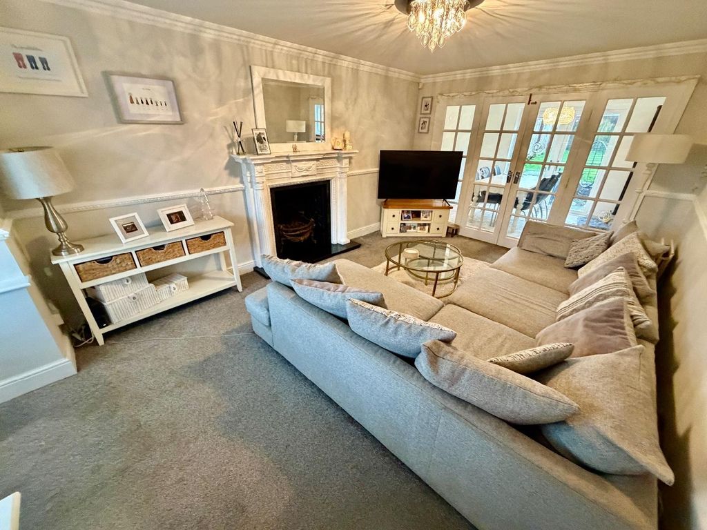 Property photo 3 of 19 Lounge