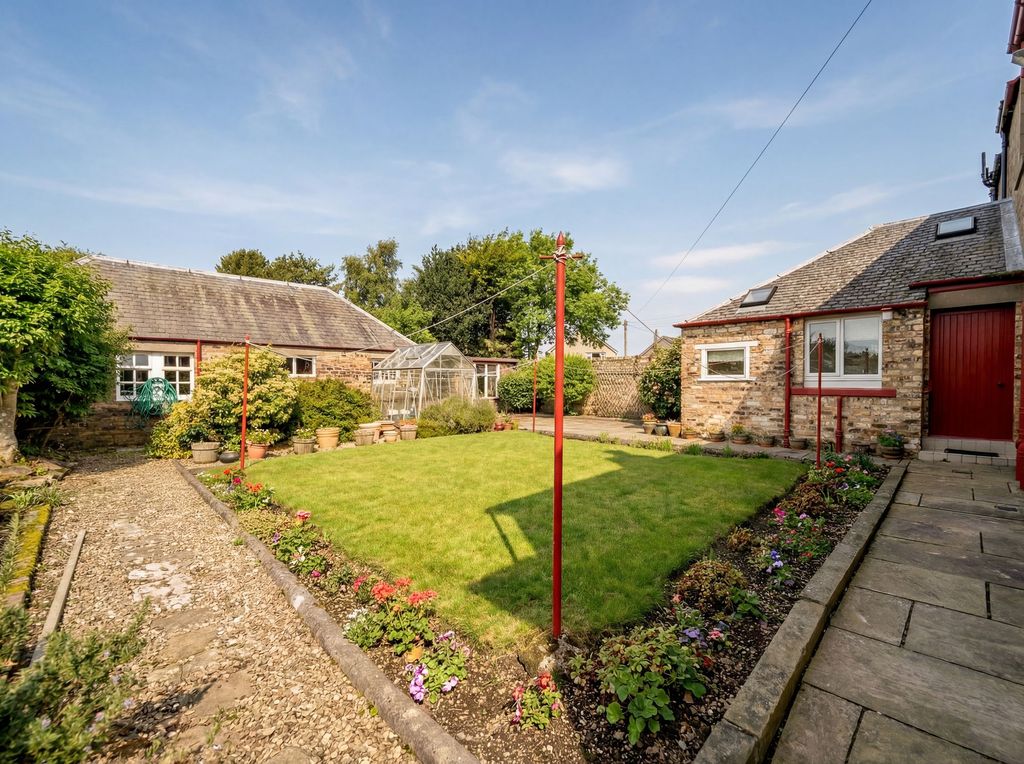 Property photo 2 of 26