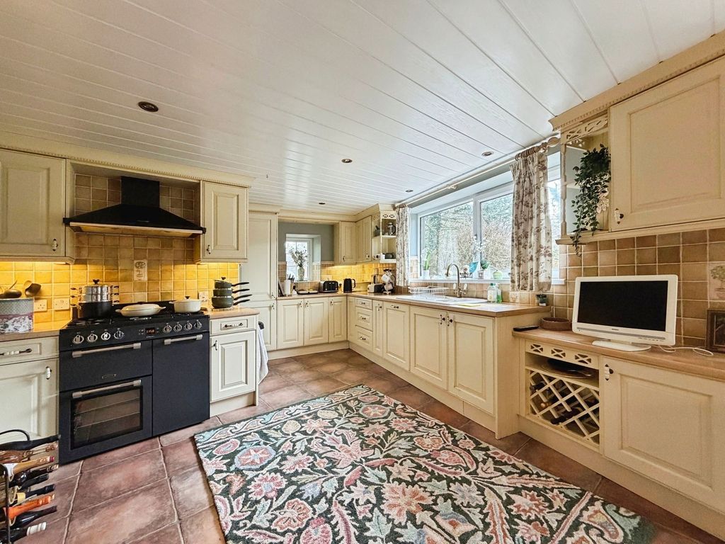 Property photo 3 of 32