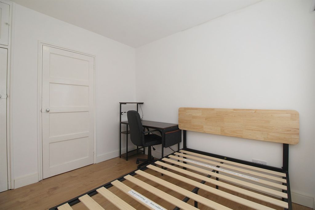 Property photo 2 of 15 Bedroom