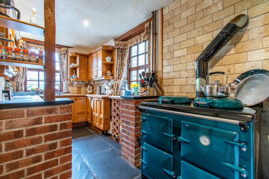 Property photo 3 of 28