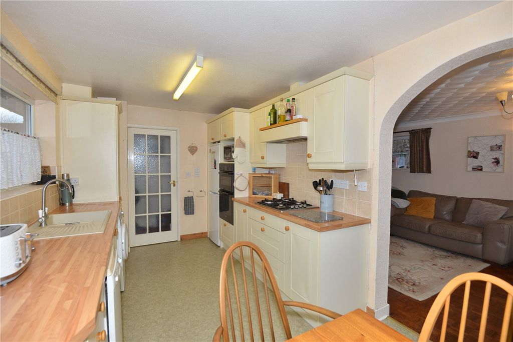 Property photo 3 of 12 Kitchen