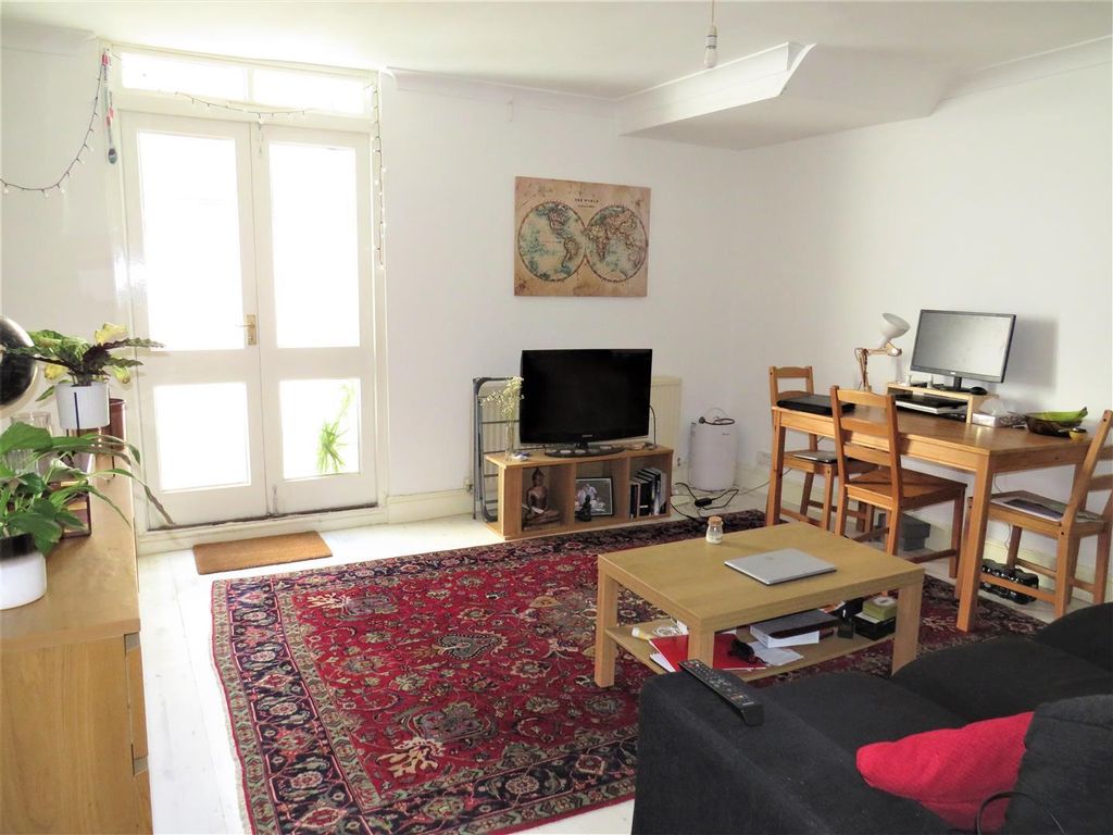 Property photo 3 of 8 Living Room