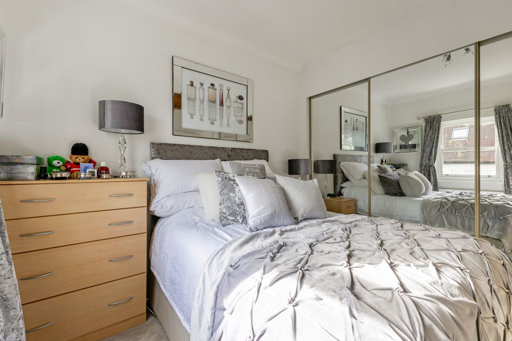 Property photo 2 of 25