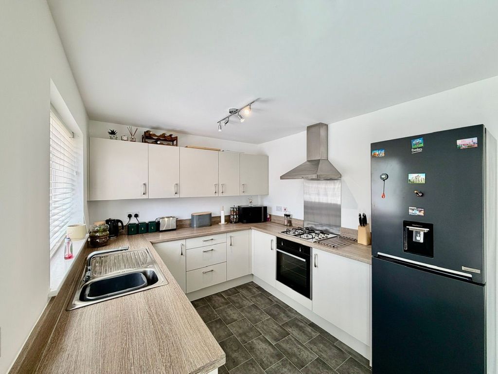 Property photo 3 of 45