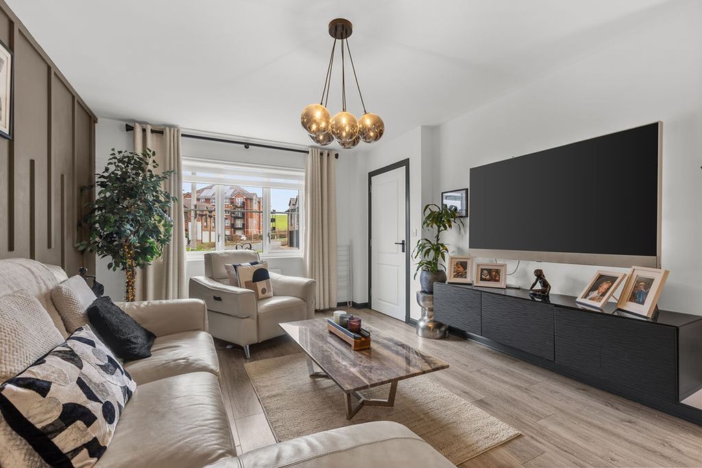 Property photo 2 of 27