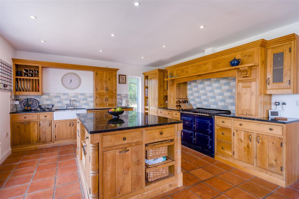 Property photo 3 of 39