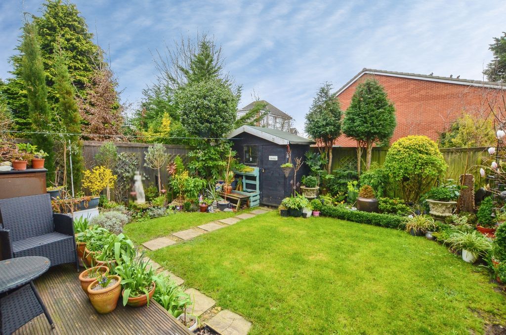 Property photo 2 of 13 Garden