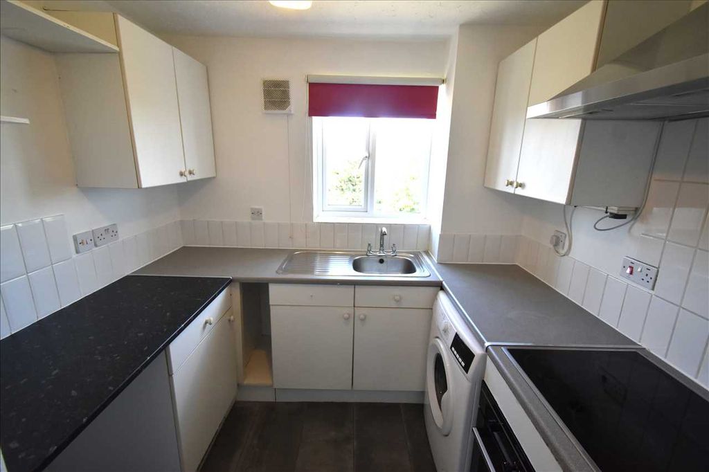 Property photo 3 of 7 Kitchen