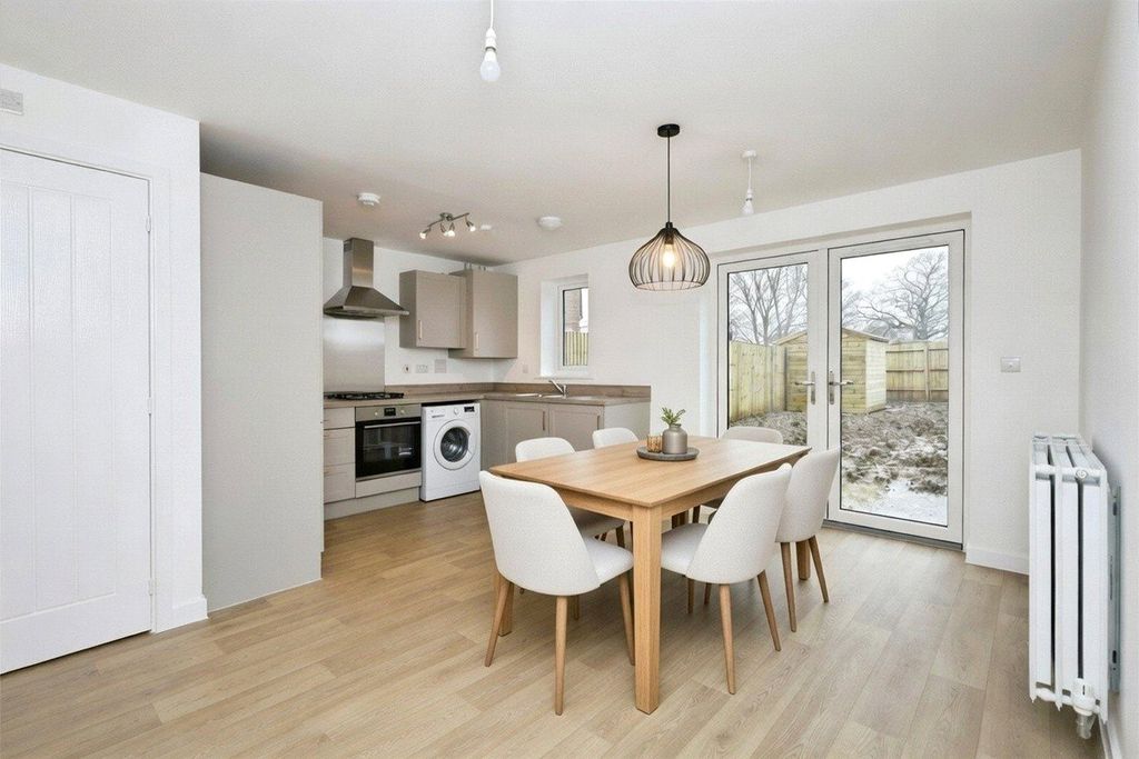 Property photo 3 of 9 Dressed Kitchen Dine