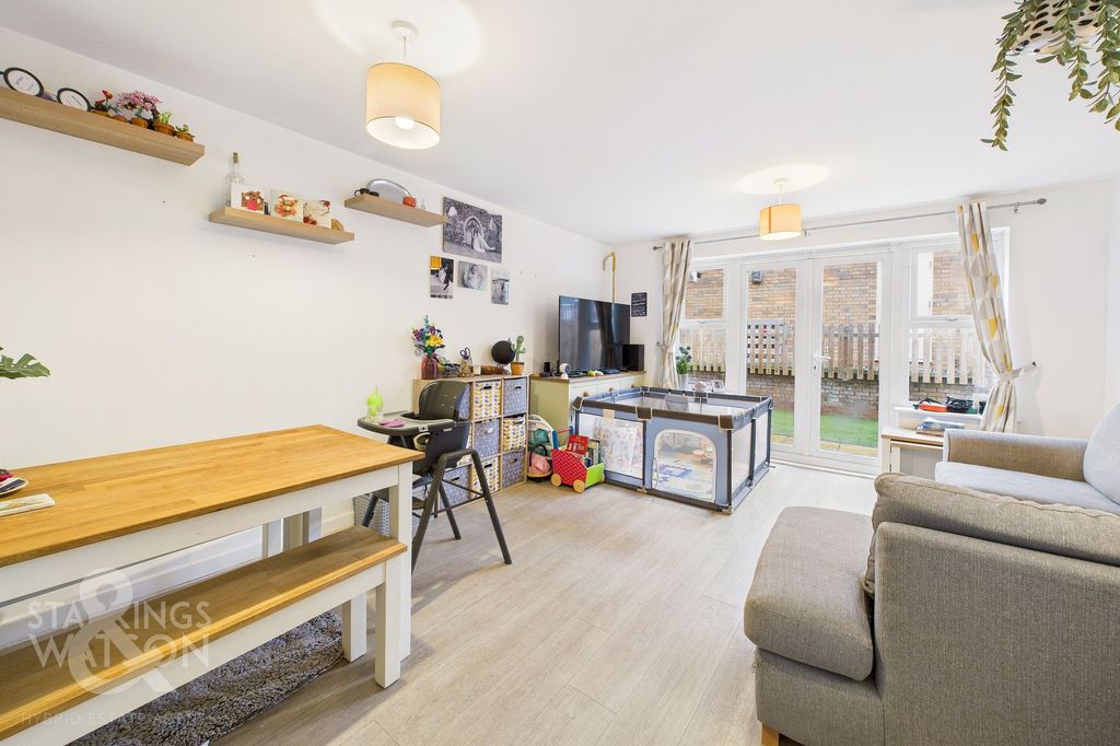 Property photo 2 of 23