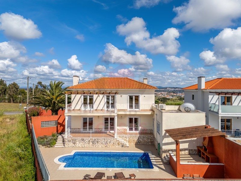 Property photo 2 of 33