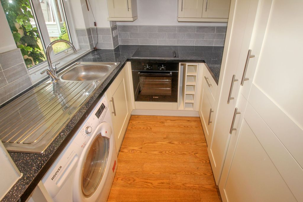 Property photo 3 of 6 Kitchen