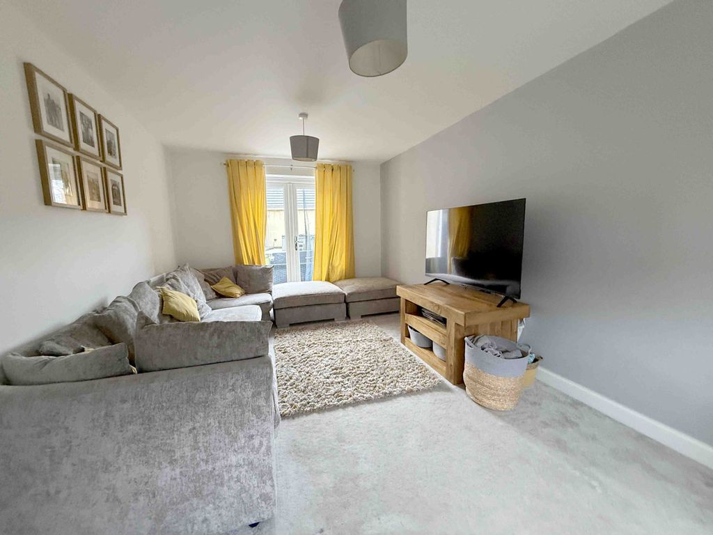 Property photo 3 of 18 Gallery