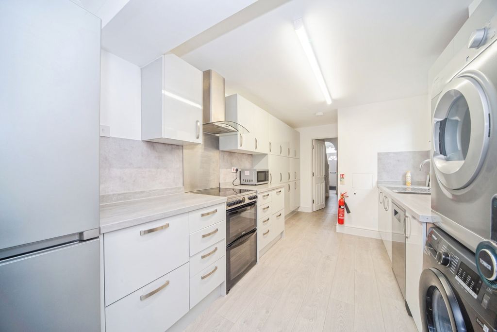 Property photo 3 of 19 Pbox-Img.Jpg