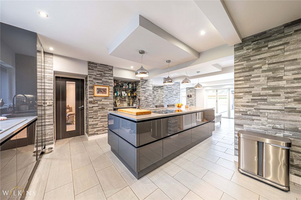 Property photo 3 of 53 Picture No. 17