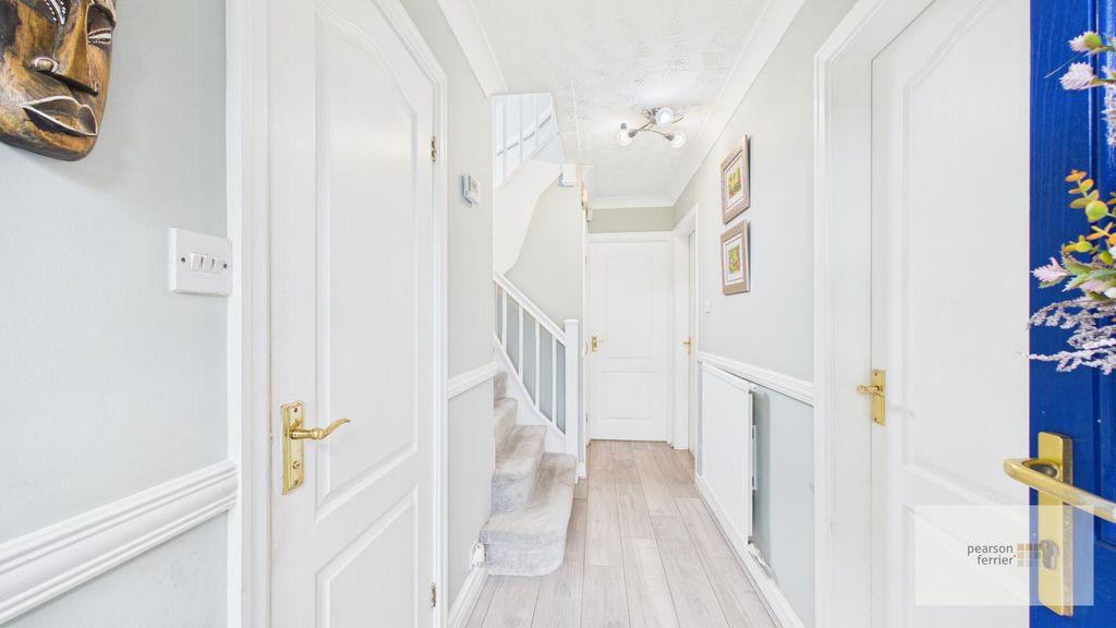 Property photo 2 of 19 Hallway