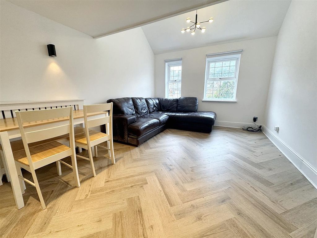 Property photo 3 of 11 Kitchen/Lounge