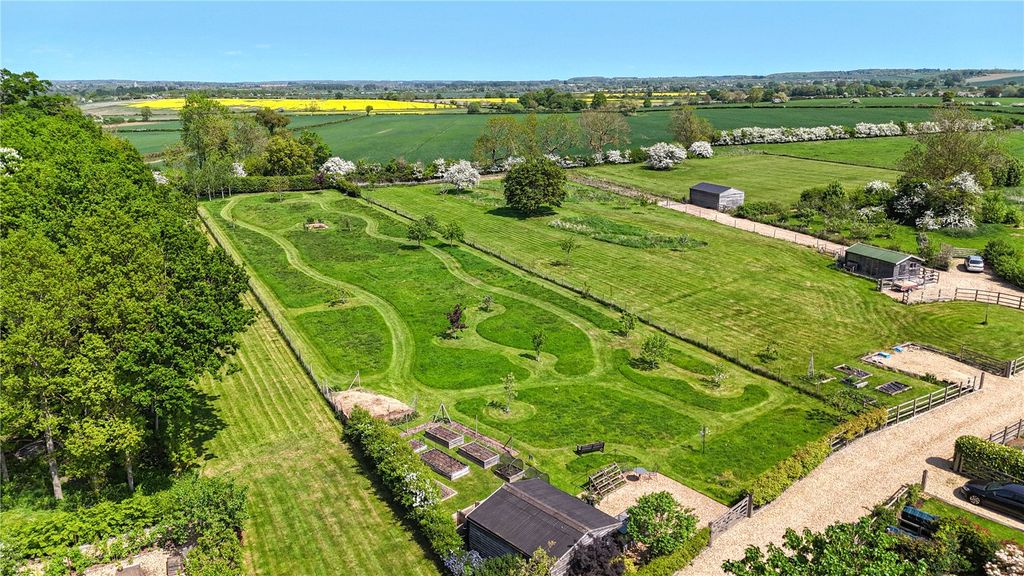 Property photo 2 of 33 Paddock