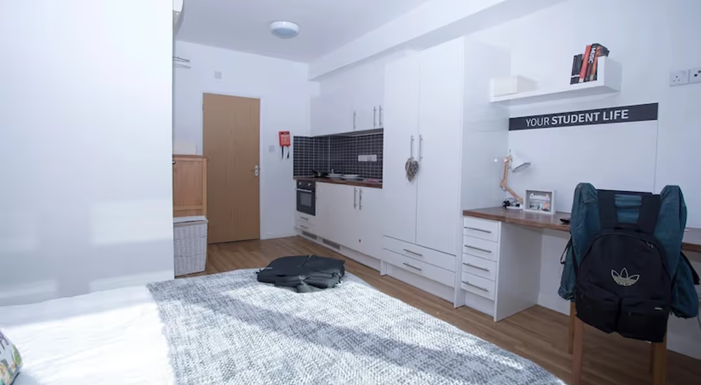 Property photo 2 of 5 B4