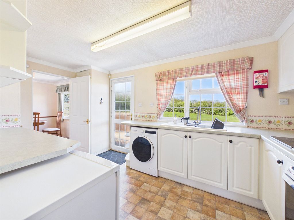 Property photo 2 of 23 Picture No. 27