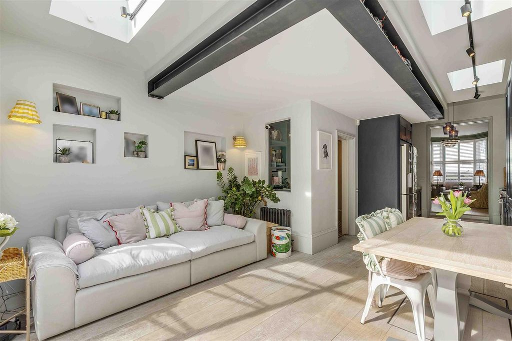 Property photo 2 of 26