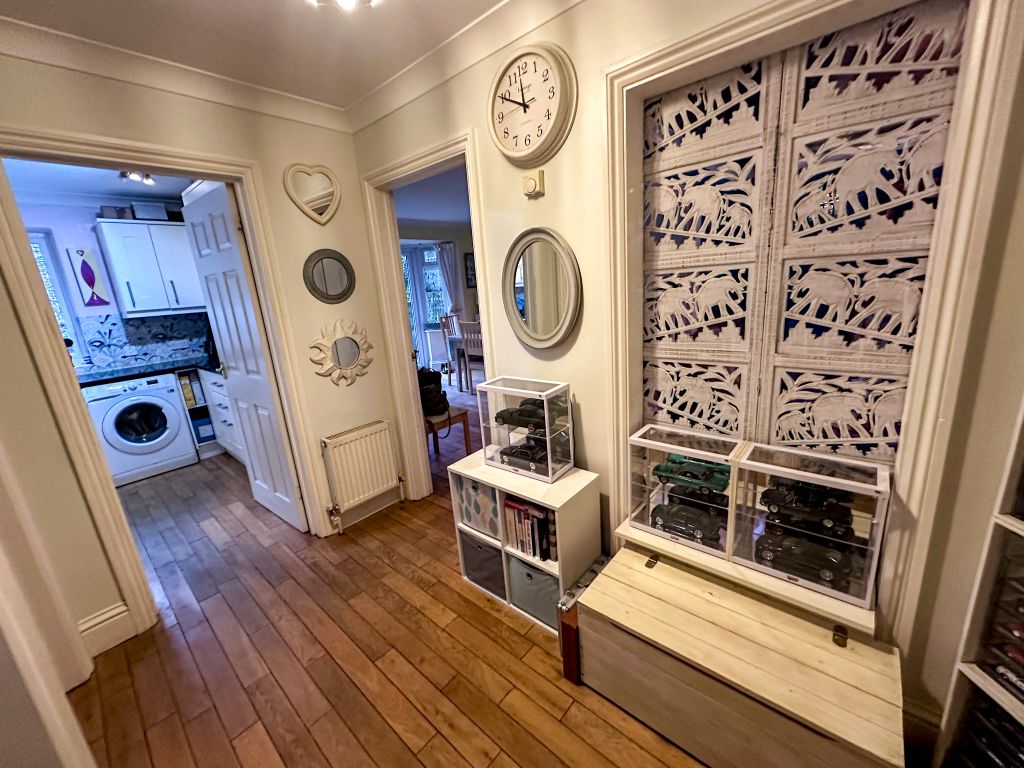 Property photo 2 of 16 Hallway