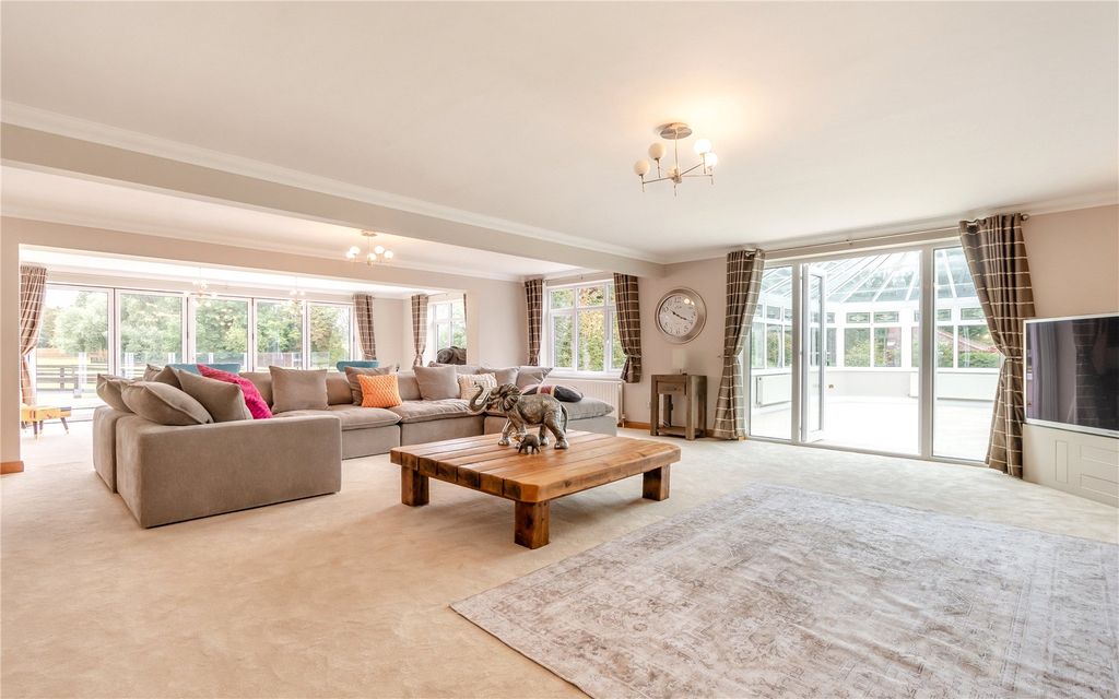 Property photo 3 of 26 Sitting Room
