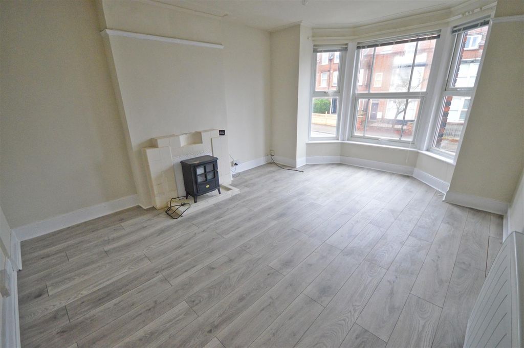 Property photo 2 of 11 Lounge.Jpg