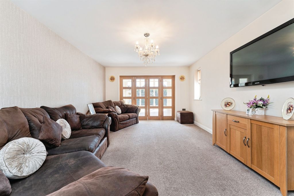 Property photo 3 of 17