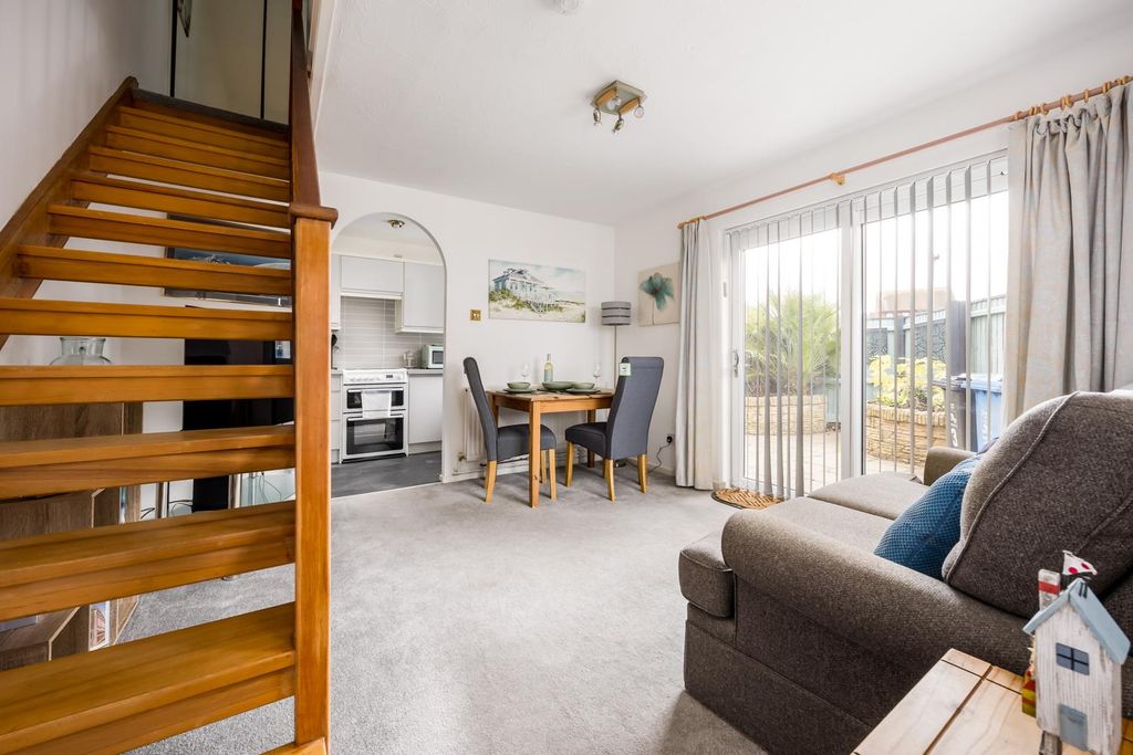 Property photo 3 of 16 3Furnellroad-18Web72.Jpg