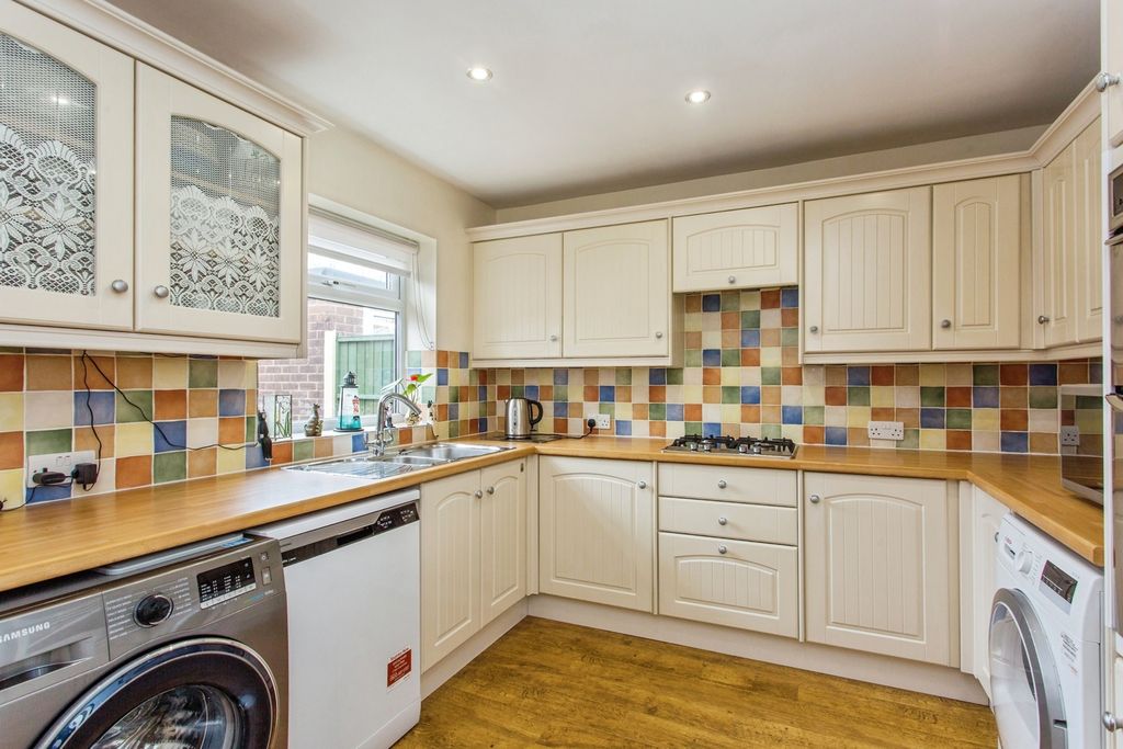 Property photo 2 of 18 Kitchen