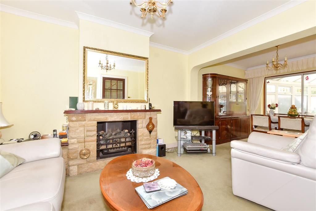 Property photo 1 of 8 Lounge