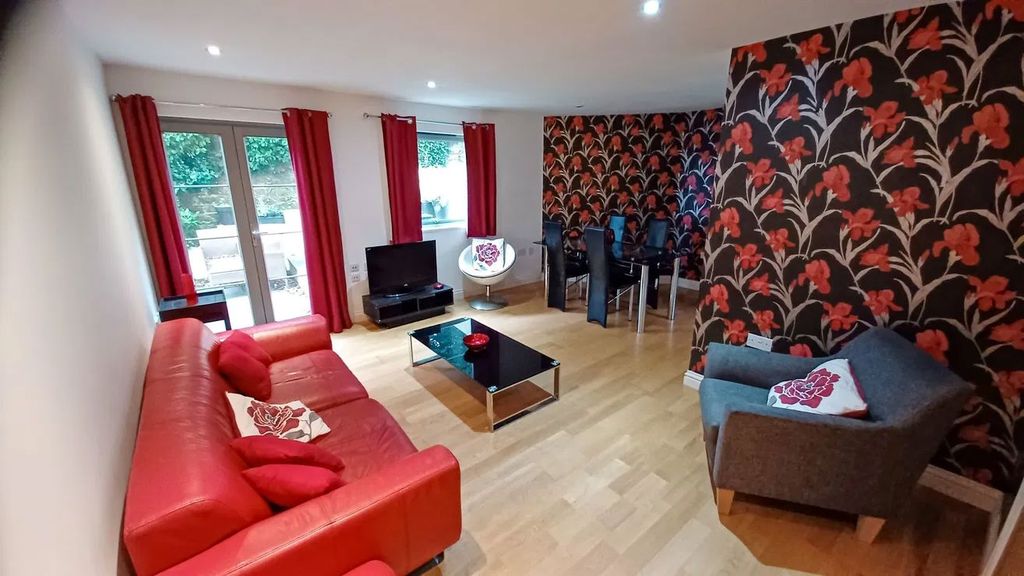 Property photo 2 of 8