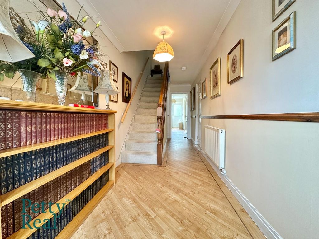 Property photo 1 of 21 Entrance Hallway