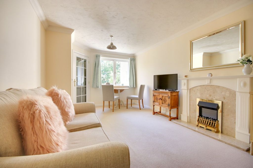 Property photo 2 of 11