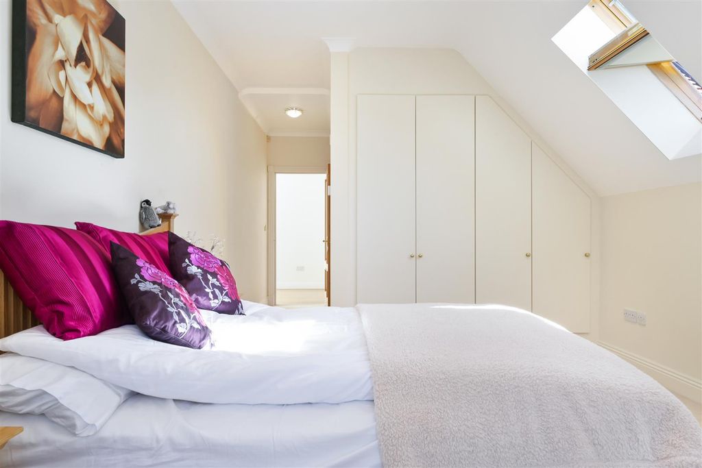 Additional image 19 of 2 bed flat for saleFlanchford Road, Reigate RH2