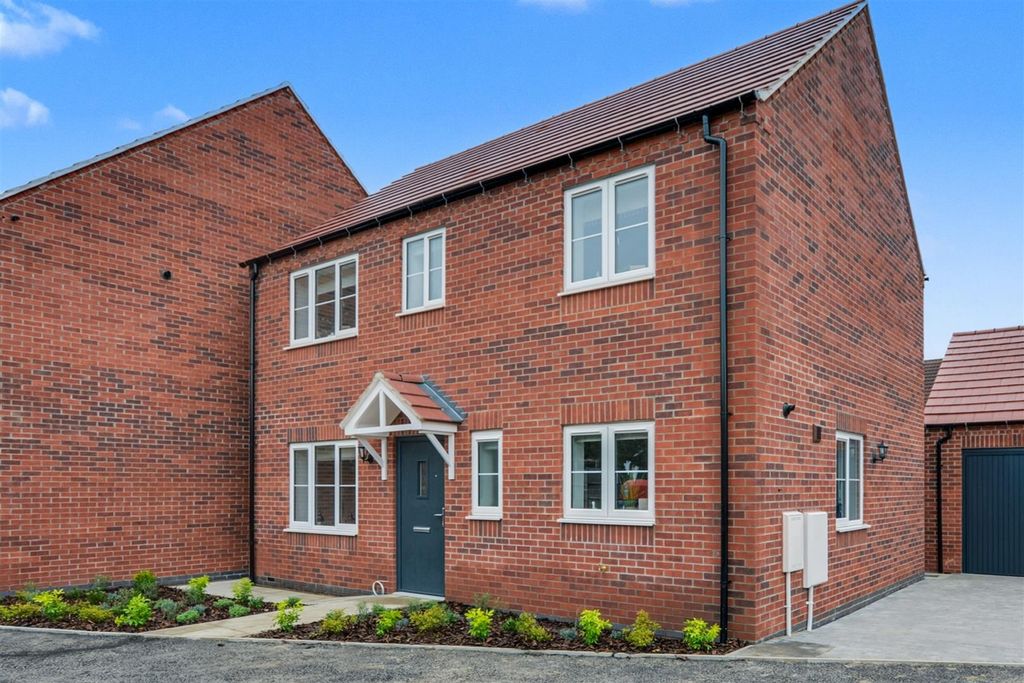 Property photo 1 of 32