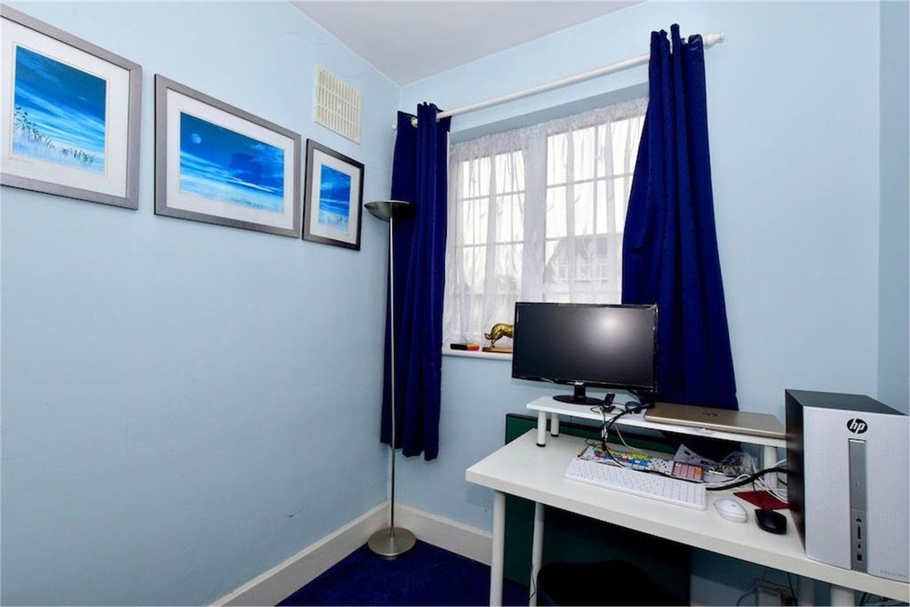 Property photo 2 of 9