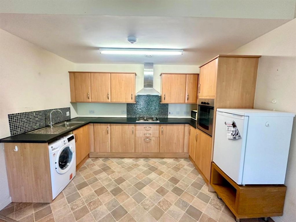 Property photo 3 of 9 Kitchen.Jpg