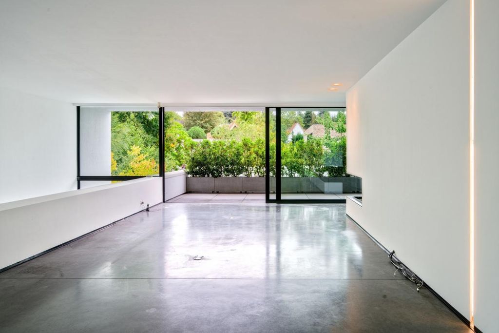 Property photo 3 of 31