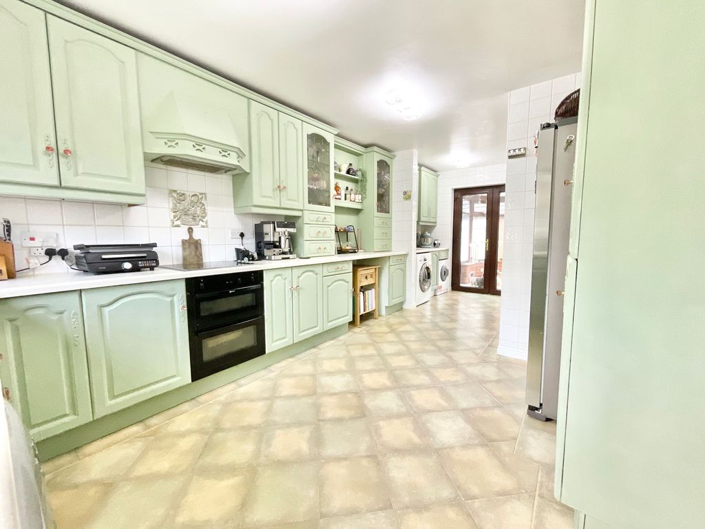 Property photo 2 of 27