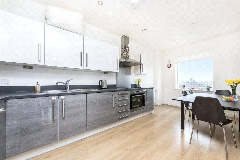 Property photo 3 of 9 Kitchen