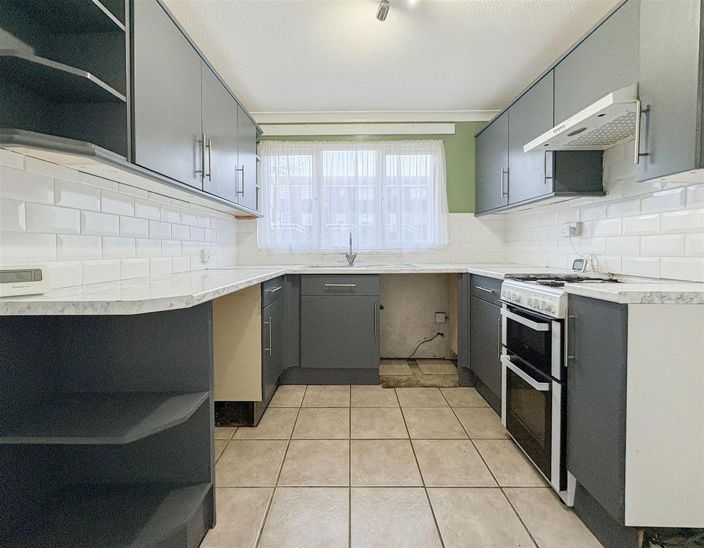 Property photo 3 of 21 Kitchen