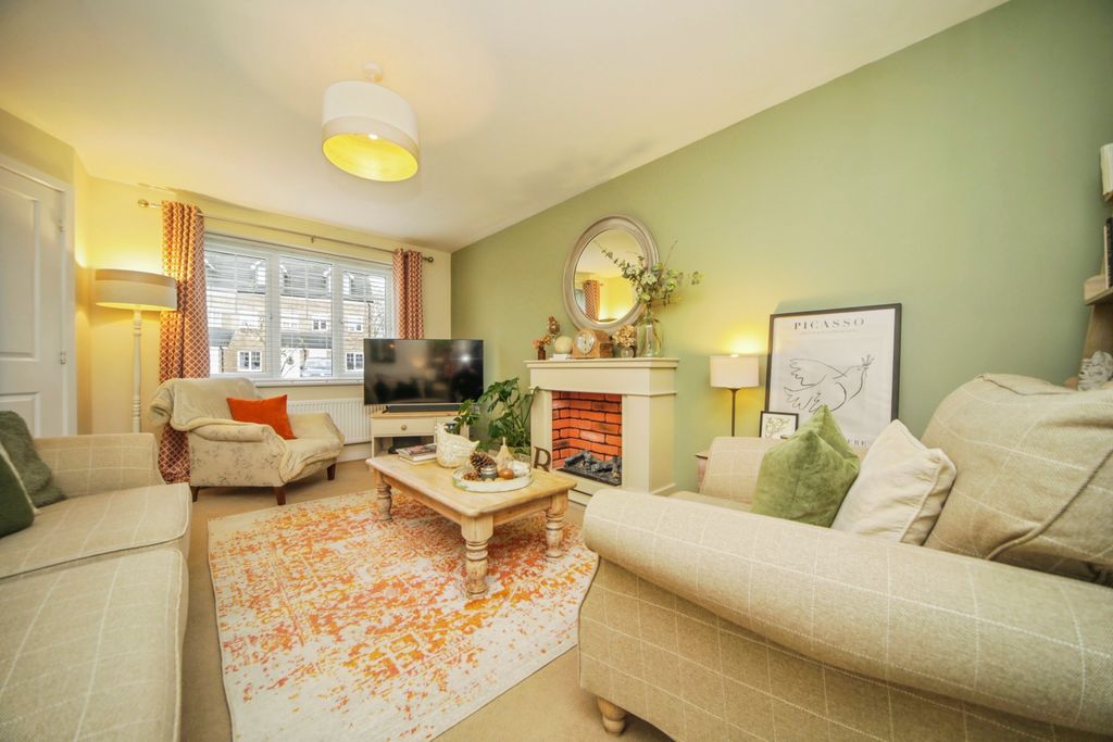 Property photo 2 of 20 Lounge