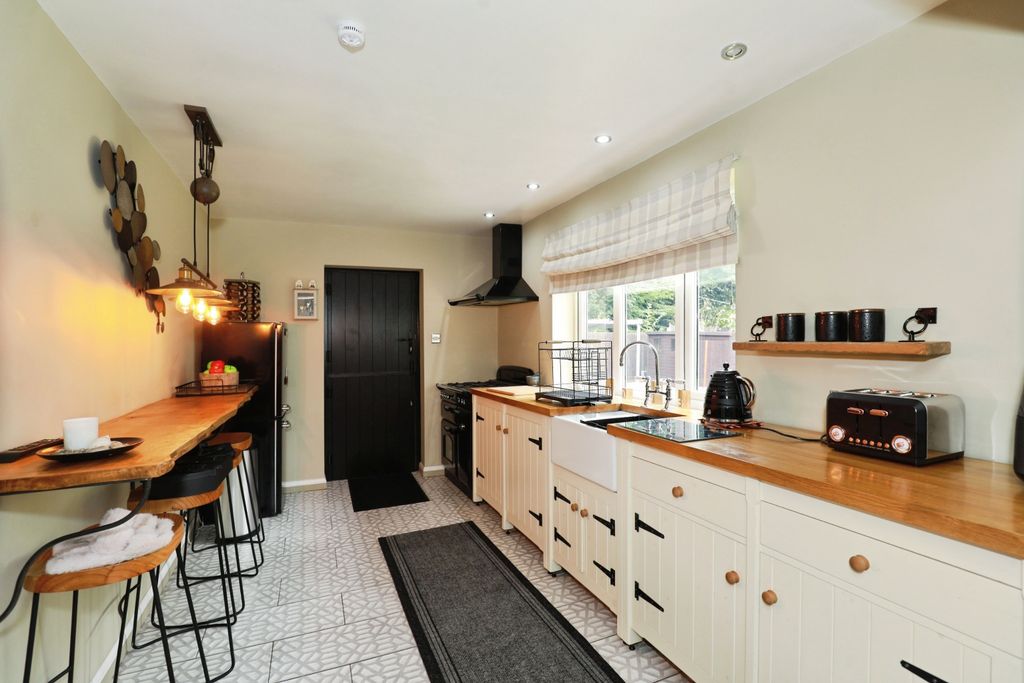 Property photo 2 of 20 Kitchen